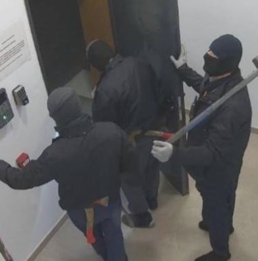 Ισπανία: Άρπαξαν επιχρυσωμένους δονητές και 25.000 ευρώ από εταιρεία με ερωτικά βοηθήματα