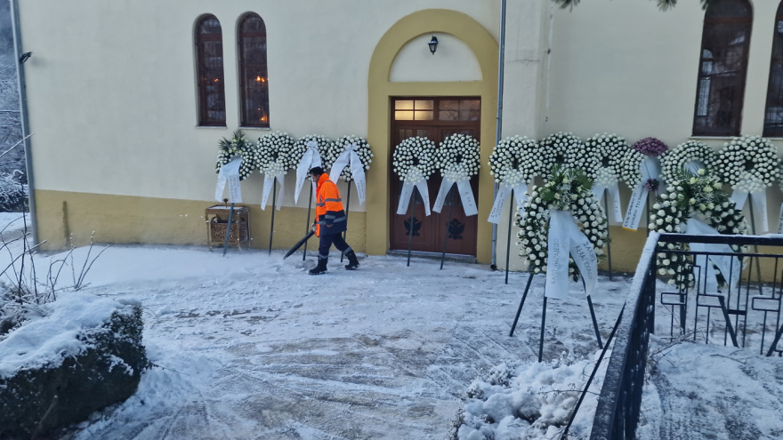 Ευστάθιος Τσιτλακίδης: Η στιγμή που η αρραβωνιαστικιά του καταρρέει πάνω από τον τάφο του σμηναγού