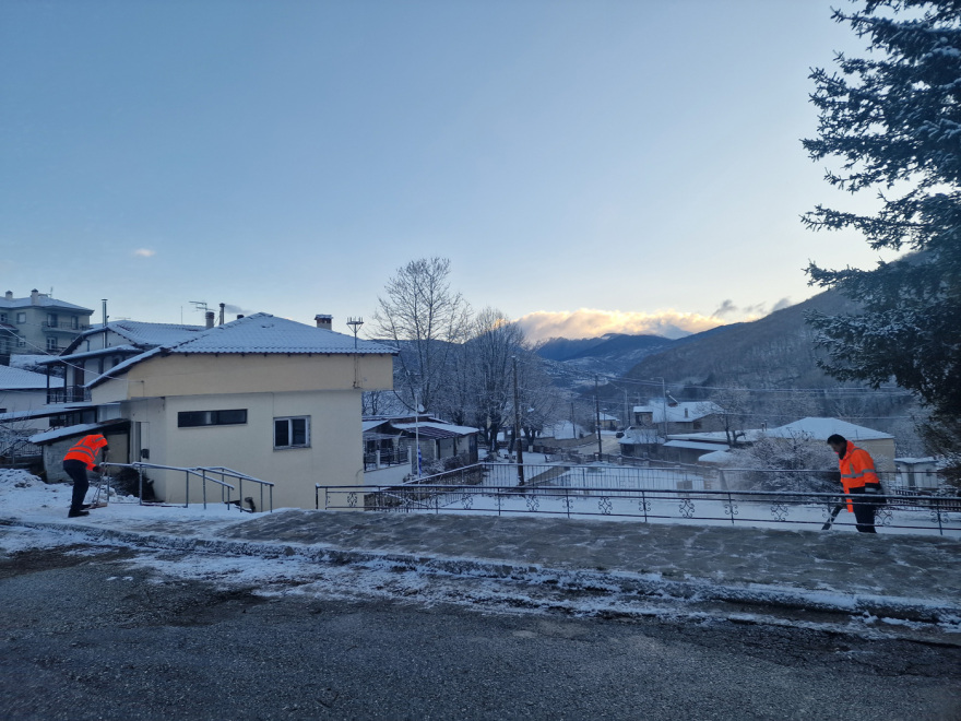 Ευστάθιος Τσιτλακίδης: Η στιγμή που η αρραβωνιαστικιά του καταρρέει πάνω από τον τάφο του σμηναγού