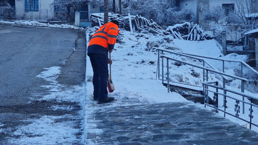 Ευστάθιος Τσιτλακίδης: Η στιγμή που η αρραβωνιαστικιά του καταρρέει πάνω από τον τάφο του σμηναγού