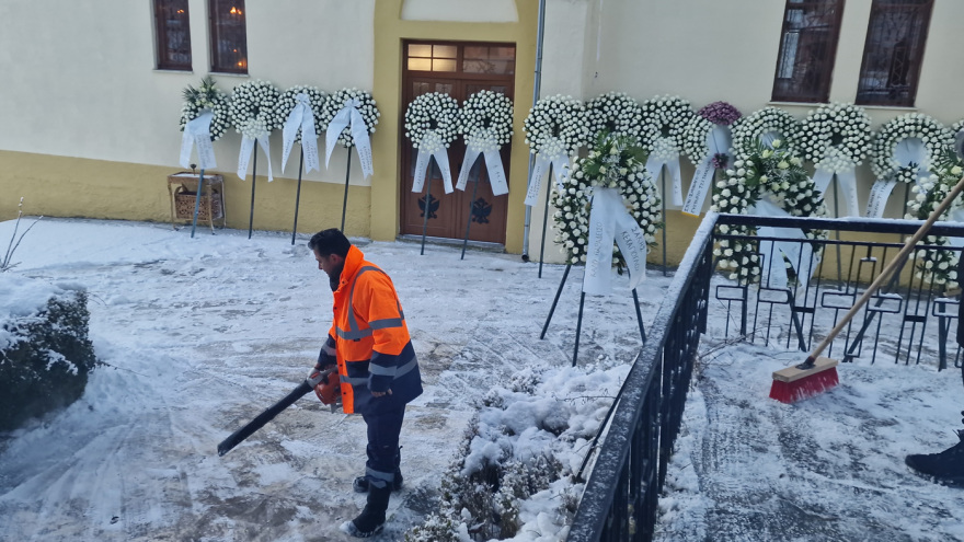 Ευστάθιος Τσιτλακίδης: Η στιγμή που η αρραβωνιαστικιά του καταρρέει πάνω από τον τάφο του σμηναγού