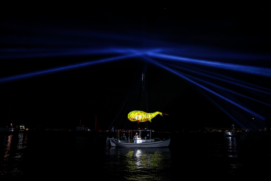 Ελευσίνα: Βίντεο και φωτογραφίες από την επιβλητική τελετή στη θάλασσα για την Πολιτιστική Πρωτεύουσα της Ευρώπης