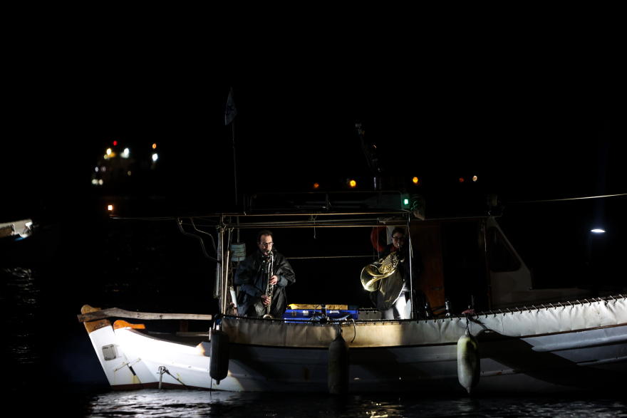 Ελευσίνα: Βίντεο και φωτογραφίες από την επιβλητική τελετή στη θάλασσα για την Πολιτιστική Πρωτεύουσα της Ευρώπης