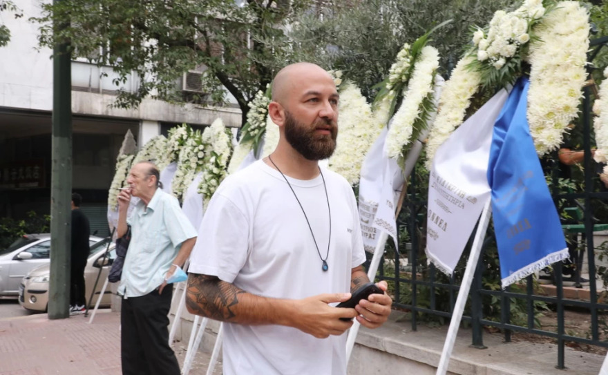 Survivor All Star: Επέστρεψε στην Ελλάδα ο Κώστας Αναγνωστόπουλος - Yποδοχή με μάσκες... κλόουν        