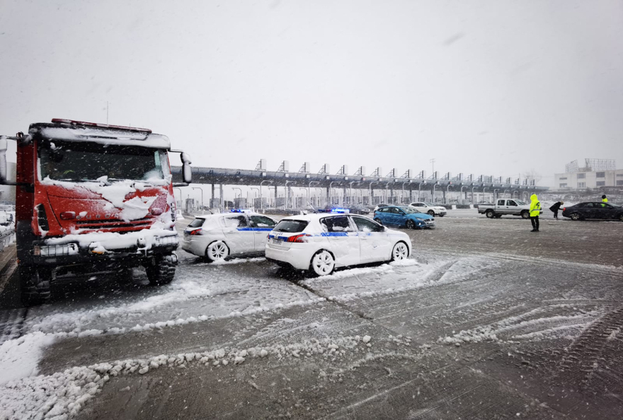 «Μπάρμπαρα»: Η κακοκαιρία χτυπά την Αττική - Πυκνό χιόνι στα βόρεια προάστια