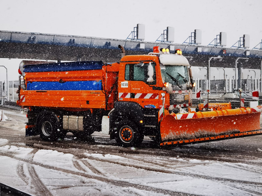 «Μπάρμπαρα»: Η κακοκαιρία χτυπά την Αττική - Πυκνό χιόνι στα βόρεια προάστια