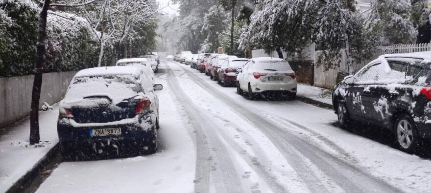 «Μπάρμπαρα»: Η κακοκαιρία χτυπά την Αττική - Πυκνό χιόνι στα βόρεια προάστια