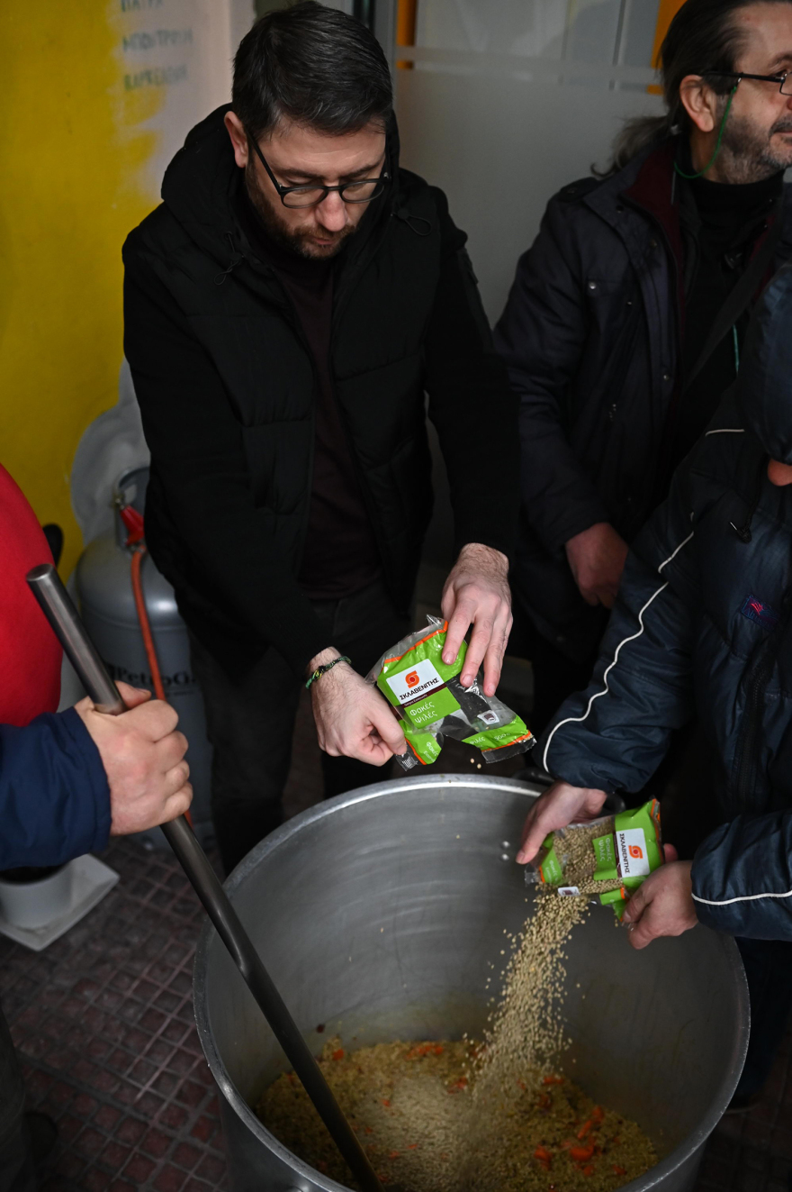 Ανδρουλάκης: Στην κοινωνική κουζίνα «ο άλλος άνθρωπος» ο πρόεδρος του ΠΑΣΟΚ