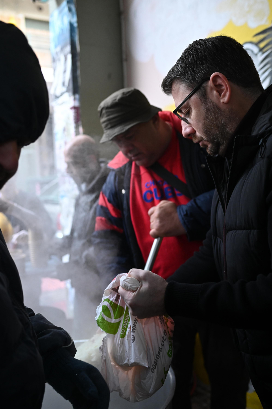 Ανδρουλάκης: Στην κοινωνική κουζίνα «ο άλλος άνθρωπος» ο πρόεδρος του ΠΑΣΟΚ