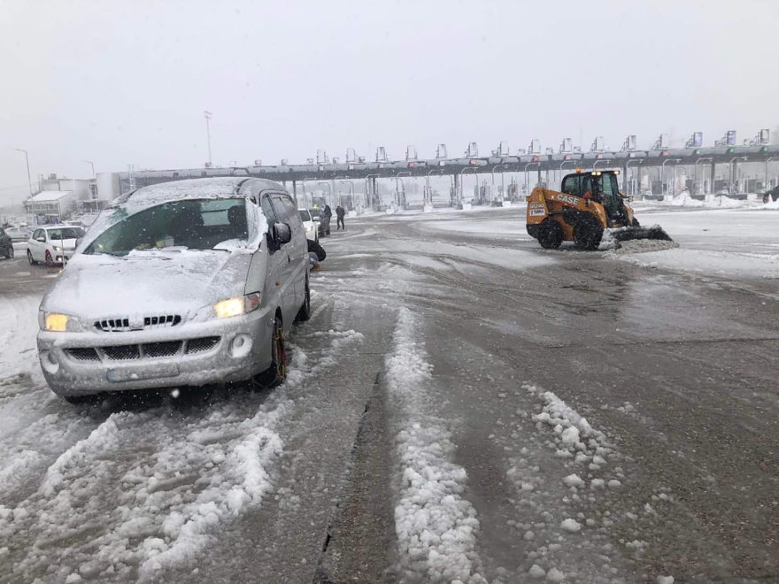 Κακοκαιρία «Μπάρμπαρα»: Έκλεισε η Εθνική Οδός από την Καλυφτάκη έως και τα διόδια της Τραγάνας