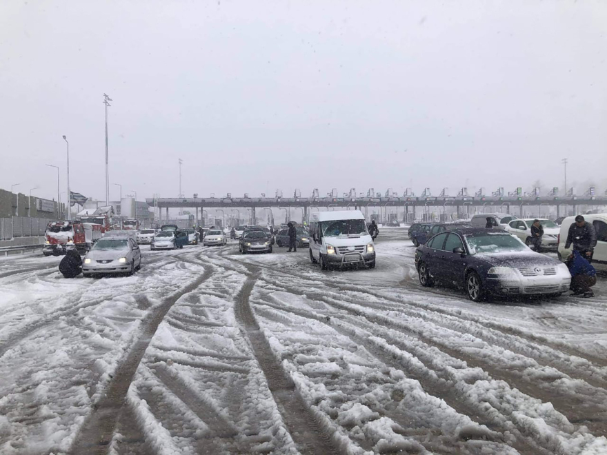 Κακοκαιρία «Μπάρμπαρα»: Έκλεισε η Εθνική Οδός από την Καλυφτάκη έως και τα διόδια της Τραγάνας