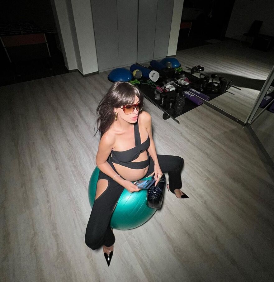 Ελένη Φουρέιρα: Στο γυμναστήριο με... γόβες η τραγουδίστρια λίγο πριν γεννήσει 