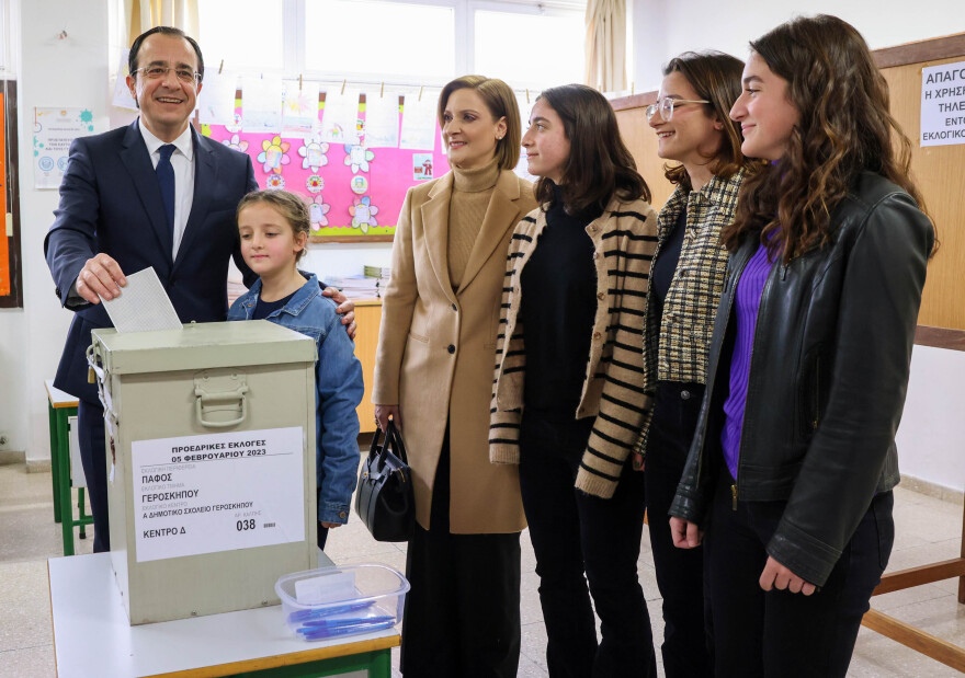 Εκλογές στην Κύπρο: Πρωτιά Χριστοδουλίδη με 2,4 μονάδες διαφορά - Θα αναμετρηθεί με τον Μαυρογιάννη στον β' γύρο