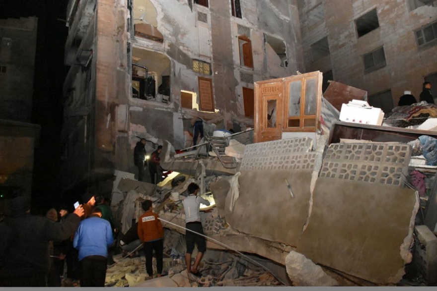 Εικόνες καταστροφής και χάους μετά τον σεισμό στη Συρία - Τουλάχιστον 1000 οι νεκροί