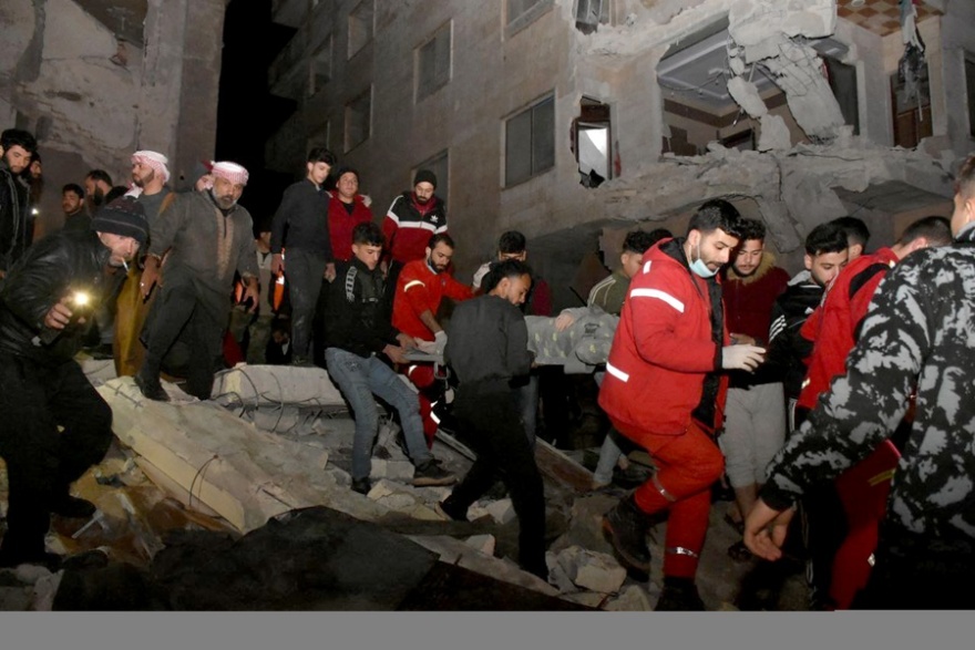 Εικόνες καταστροφής και χάους μετά τον σεισμό στη Συρία - Τουλάχιστον 1000 οι νεκροί