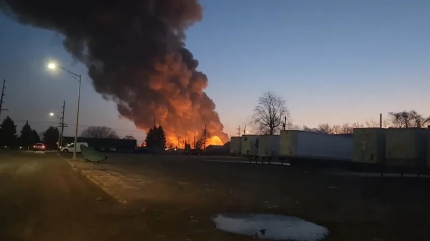 Σικάγο: Τεράστια πυρκαγιά σε εργοστάσιο επίπλων