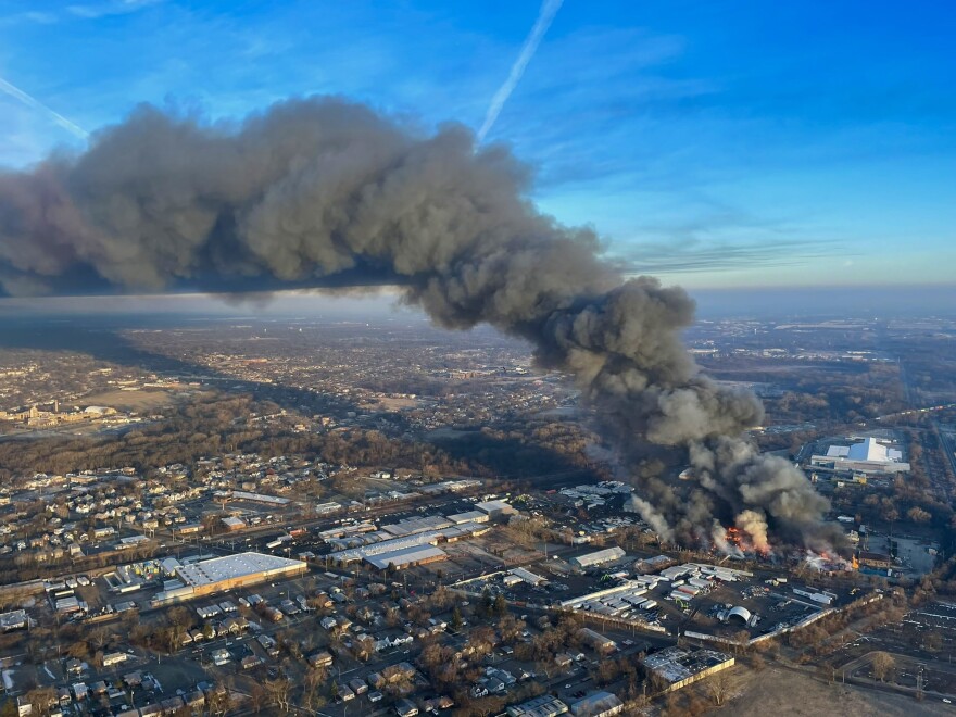Σικάγο: Τεράστια πυρκαγιά σε εργοστάσιο επίπλων