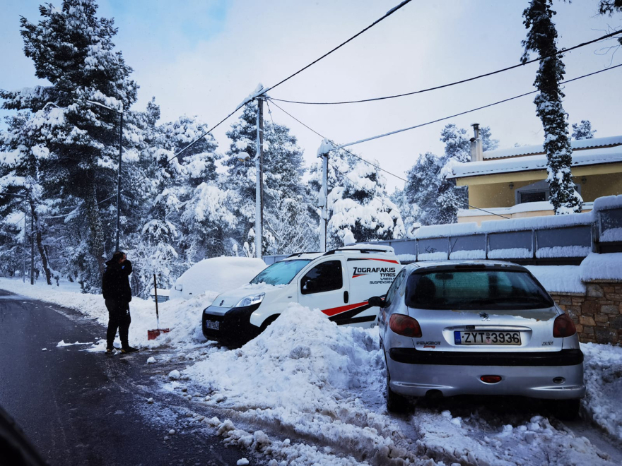 Κακοκαιρία Μπάρμπαρα: Πυκνή χιονόπτωση στον Διόνυσο - Δείτε βίντεο και φωτογραφίες