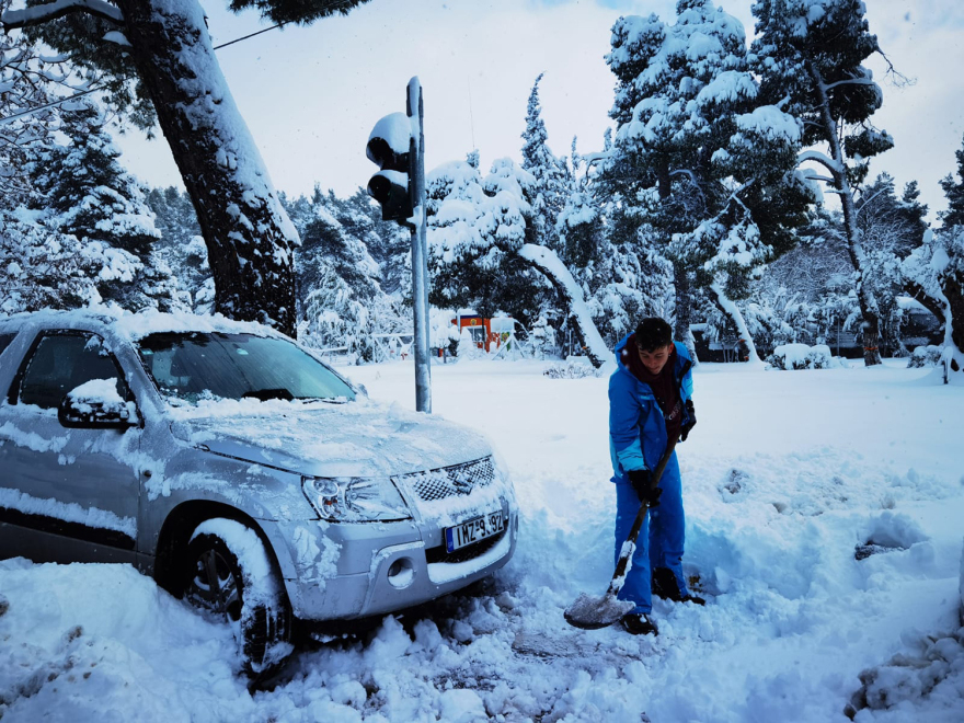 Κακοκαιρία Μπάρμπαρα: Πυκνή χιονόπτωση στον Διόνυσο - Δείτε βίντεο και φωτογραφίες