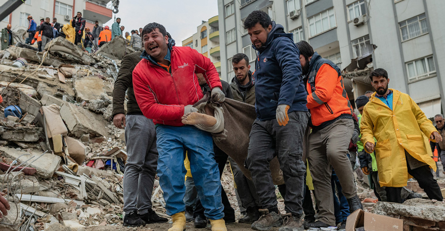 Βίντεο και εικόνες από τους φονικούς σεισμούς σε Τουρκία και Συρία - Καρέ καρέ η καταστροφή