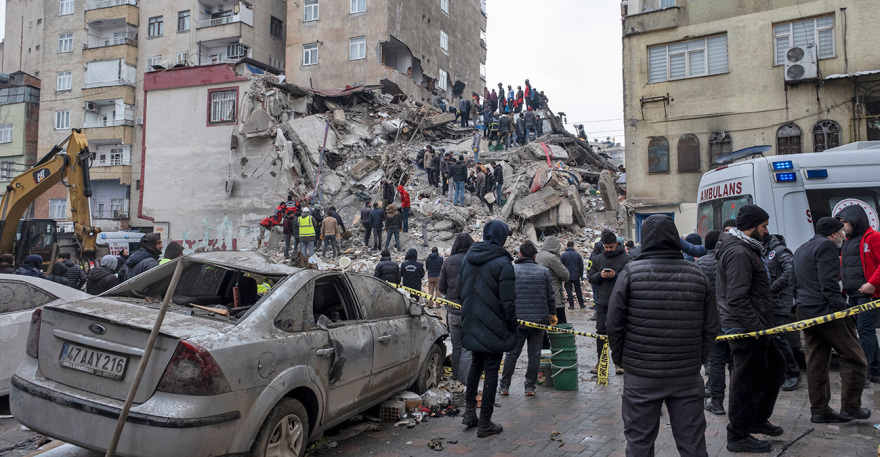 Βίντεο και εικόνες από τους φονικούς σεισμούς σε Τουρκία και Συρία - Καρέ καρέ η καταστροφή
