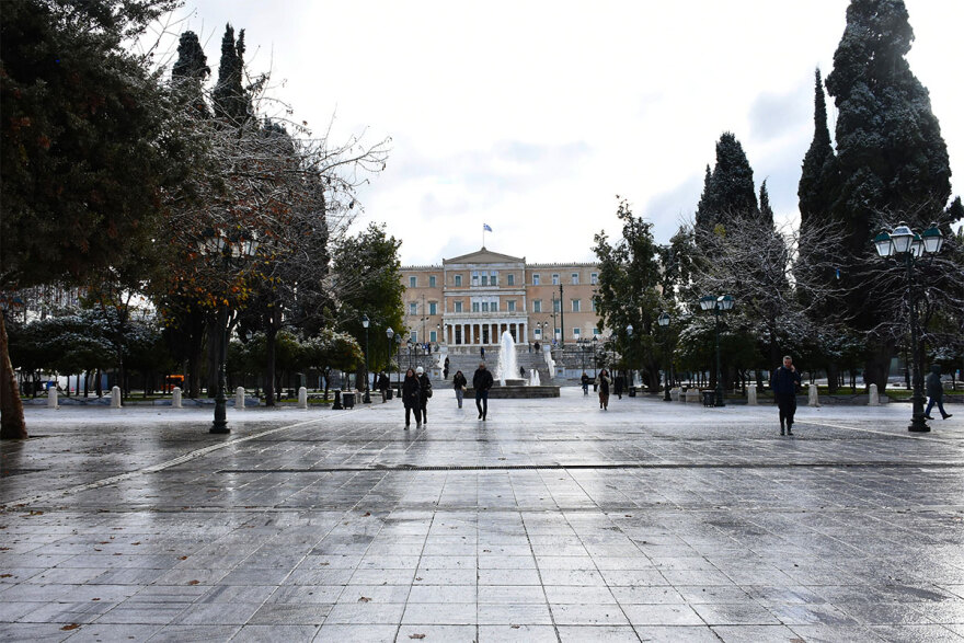 Κακοκαιρία «Μπάρμπαρα»: Παραμυθένιες εικόνες από το κέντρο της Αθήνας - Στα λευκά και το Ζάππειο