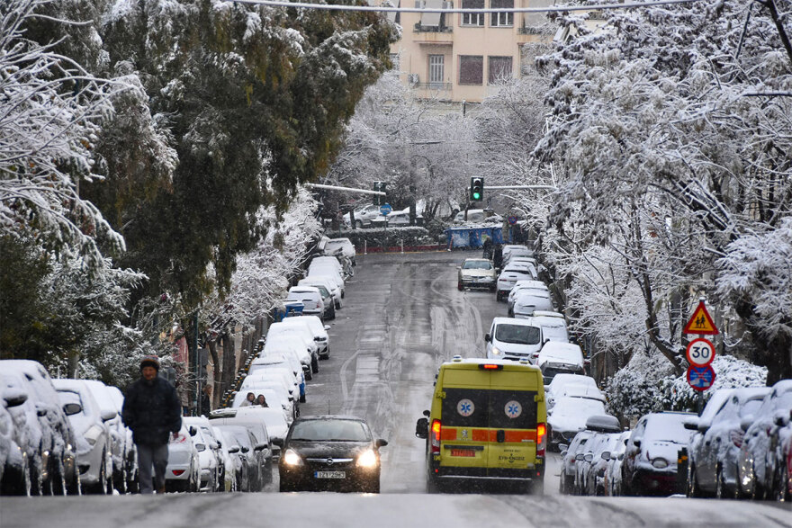 Κακοκαιρία «Μπάρμπαρα»: Παραμυθένιες εικόνες από το κέντρο της Αθήνας - Στα λευκά και το Ζάππειο
