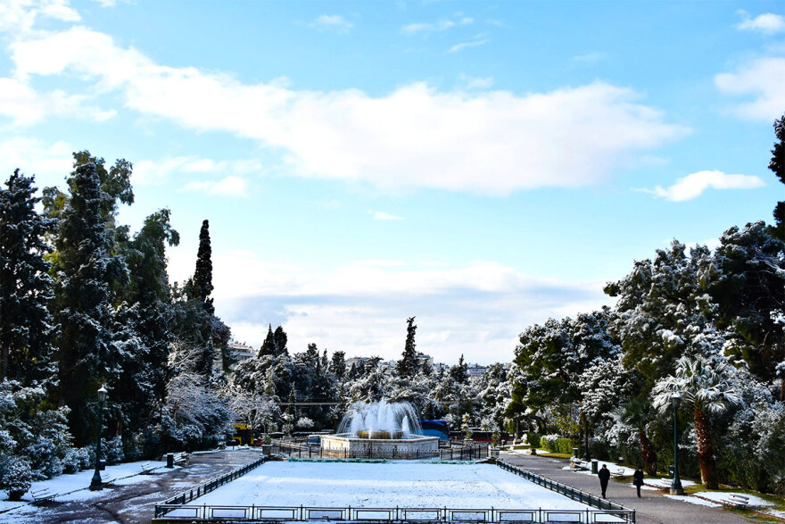 Κακοκαιρία «Μπάρμπαρα»: Παραμυθένιες εικόνες από το κέντρο της Αθήνας - Στα λευκά και το Ζάππειο