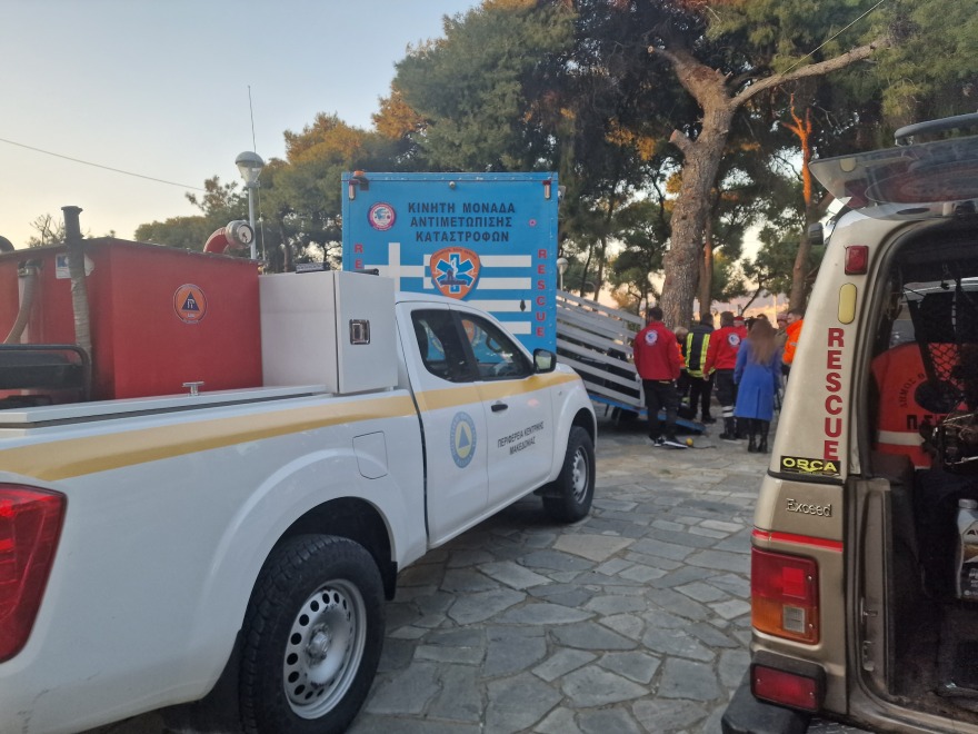 Θεσσαλονίκη: Εκπαιδευμένοι εθελοντές διασώστες ξεκινούν με σκυλιά και ειδικά drone για Τουρκία