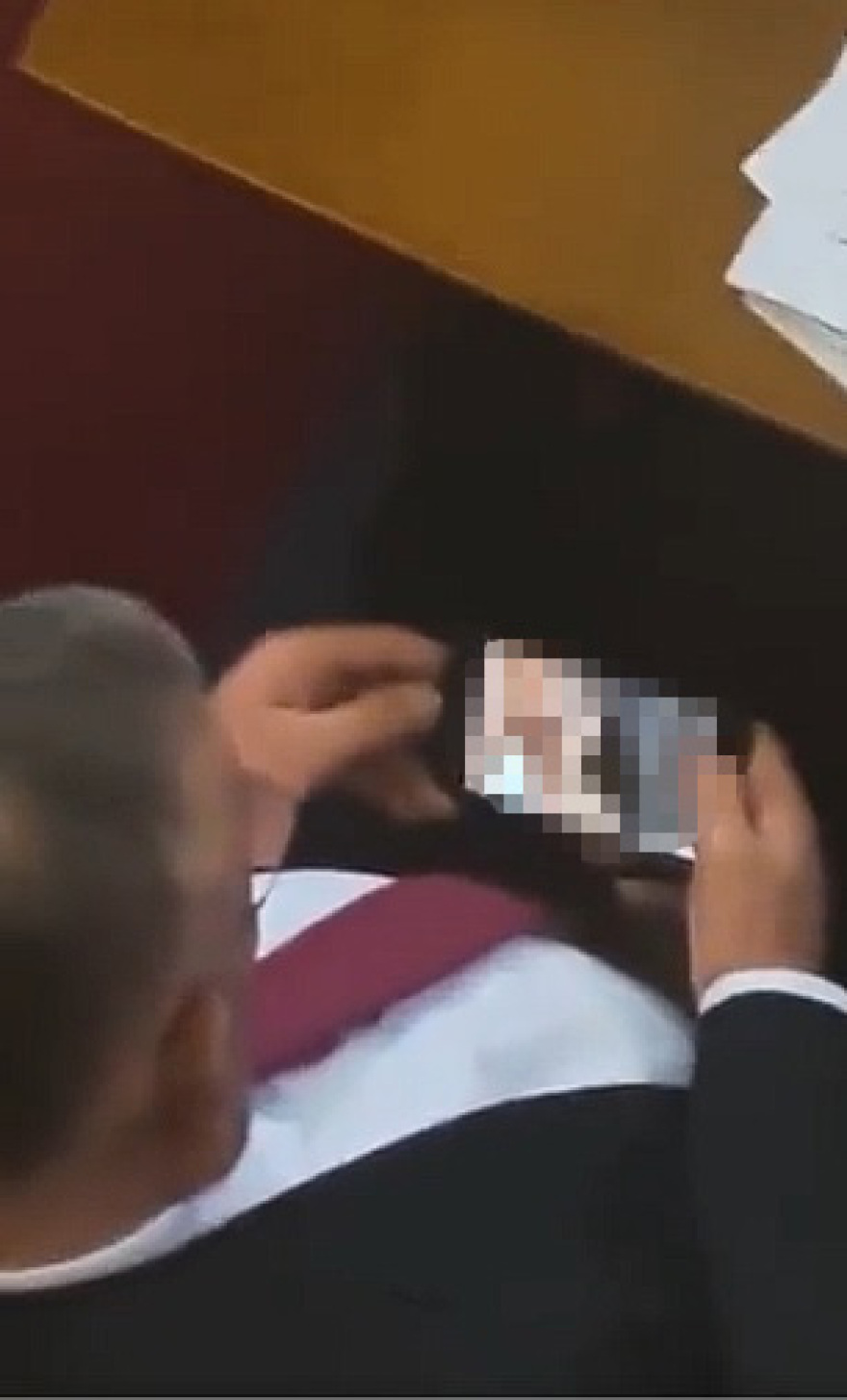 Σερβία: Παραιτήθηκε βουλευτής γιατί έβλεπε πορνό την ώρα συνεδρίασης