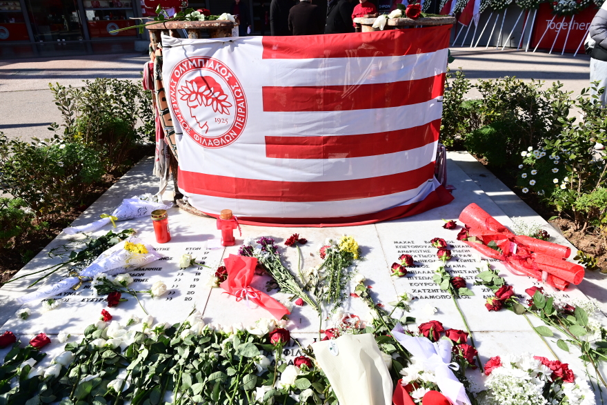 Ολυμπιακός: Το μνημόσυνο για τα θύματα της τραγωδίας της Θύρας 7 