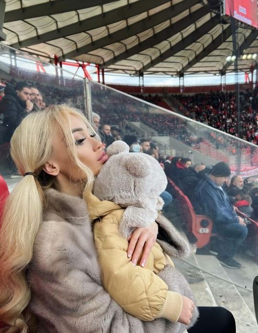 Η πρώην σύντροφος του Βέρμπιτς παραδέχτηκε ότι έχει σχέση με ποδοσφαιριστή του Ολυμπιακού 