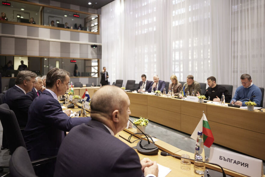 Συναντήσεις Μητσοτάκη με Ζελένσκι και Μακρόν στις Βρυξέλλες