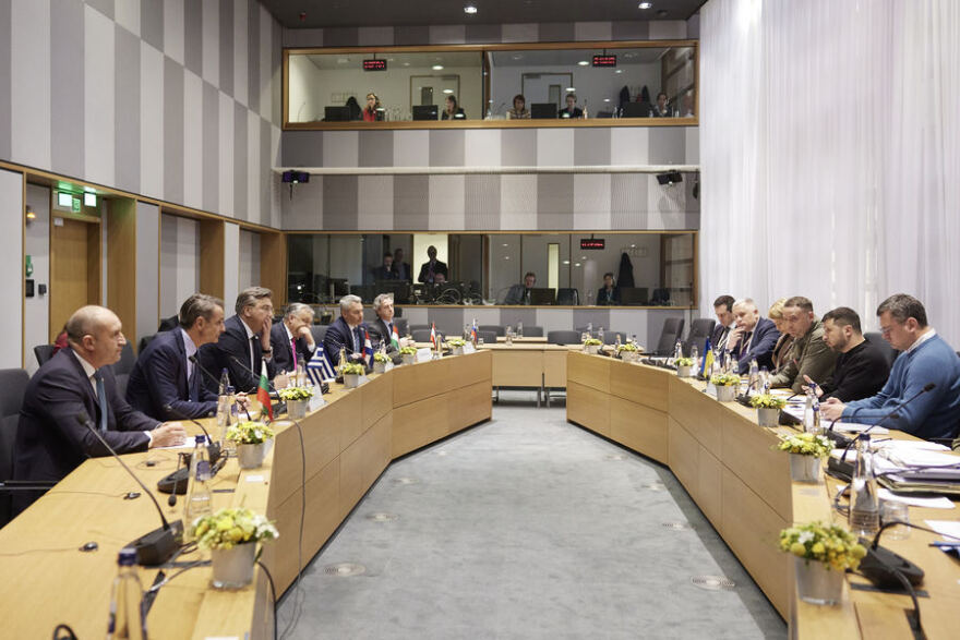 Συναντήσεις Μητσοτάκη με Ζελένσκι και Μακρόν στις Βρυξέλλες