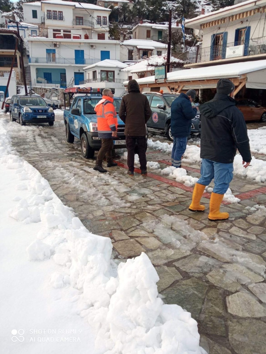 Βόλος: Καθαρίζουν οι δρόμοι στο Πήλιο - Κλειστά παραμένουν τα σχολεία στη Μαγνησία