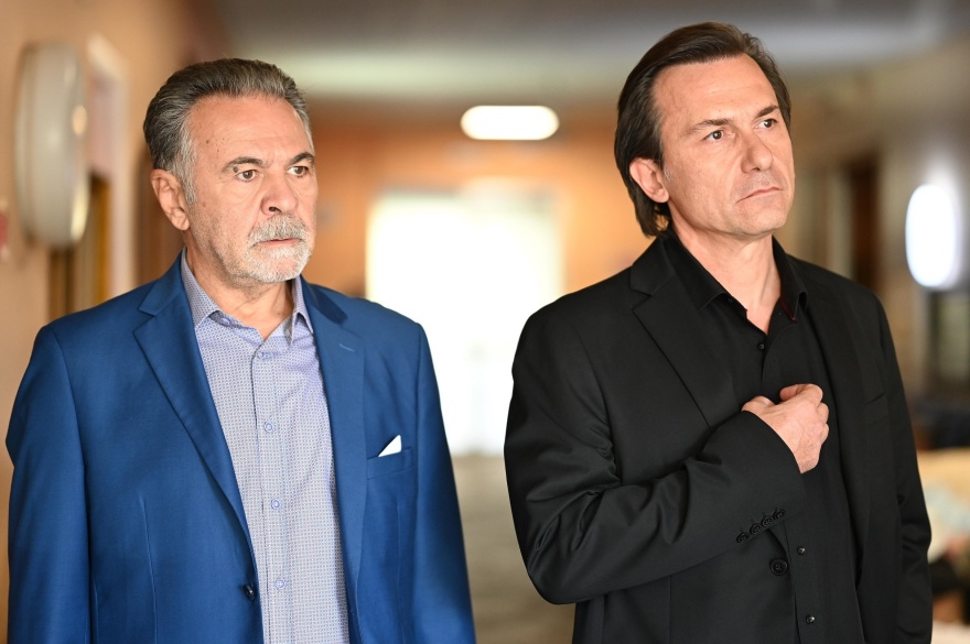 Σασμός: Η αστυνομία ψάχνει τον Σταύρο και τον Πετράκη, ενώ η Αργυρώ είναι σε πανικό