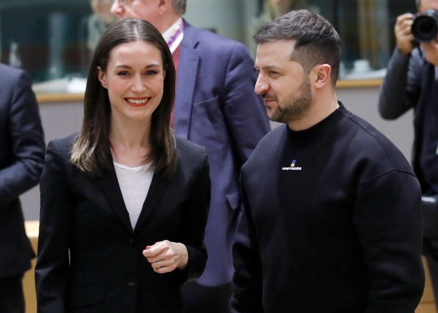 Σάνα Μαρίν: Η αγκαλιά και η selfie με τον Ζελένσκι που ανέβασε στα social media