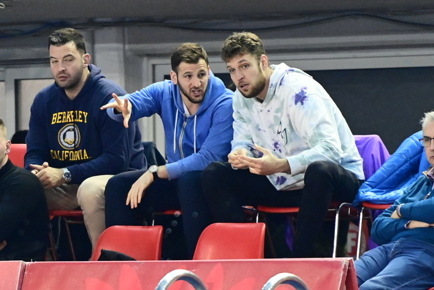 Είδε πόλο ο Βεζένκοφ αλλά δεν έφερε γούρι στην αγαπημένη του Νικόλ και στον Ολυμπιακό 