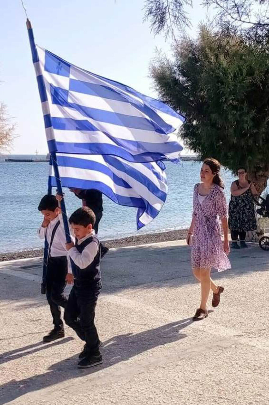 Κάρπαθος: Οι δύο μικροί μαθητές στο Διαφάνι και η σπουδαία Εβρίτισσα δασκάλα τους