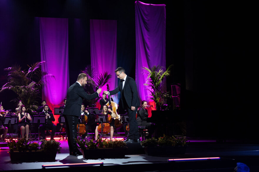 Εντυπωσίασε το νέο τρέιλερ του «Just the 2 of Us»