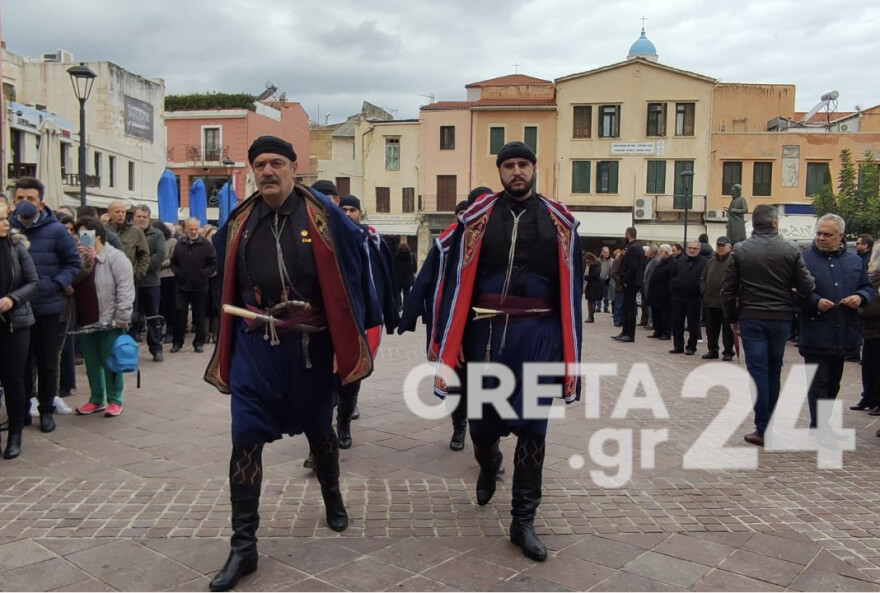 Μανούσος Βολουδάκης: Η Κρήτη τον αποχαιρέτησε - Με Καζαντζάκη το «αντίο» του πρωθυπουργού (βίντεο + φωτό)