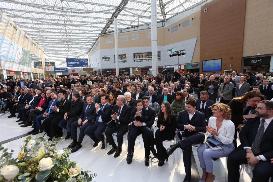 Με προεκλογικό άρωμα η κοπή πίτας του Άδωνι Γεωργιάδη - Πλήθος κόσμου στο Μαρούσι (βίντεο)