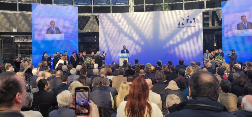 Με προεκλογικό άρωμα η κοπή πίτας του Άδωνι Γεωργιάδη - Πλήθος κόσμου στο Μαρούσι (βίντεο)