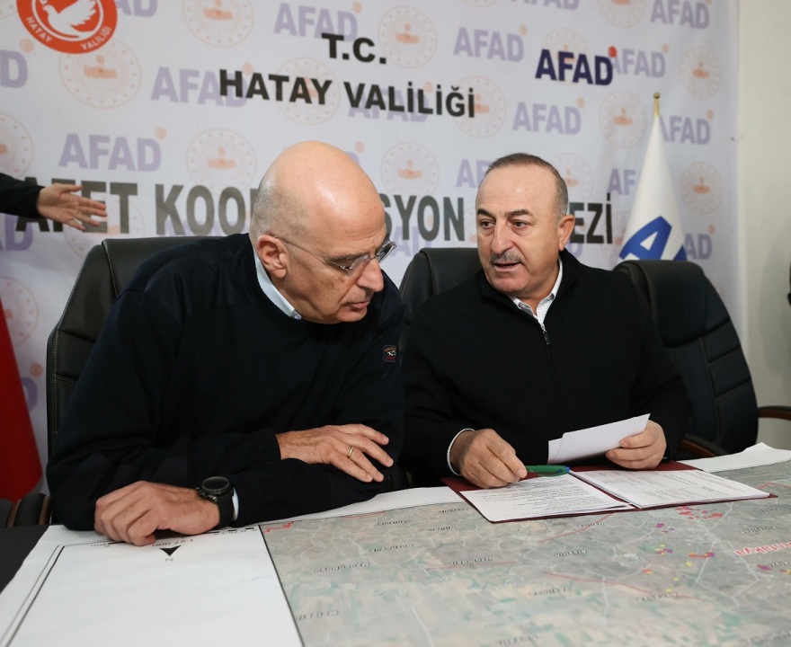 Σεισμός στην Τουρκία: Δένδιας - Τσαβούσογλου έβαλαν ξανά στις ράγες τη «διπλωματία των σεισμών»
