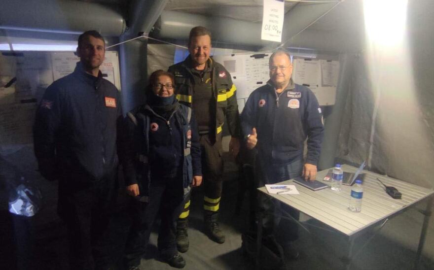 Σεισμός στην Τουρκία: Έλληνες εθελοντές στο σημείο της καταστροφής - Δείτε φωτογραφίες