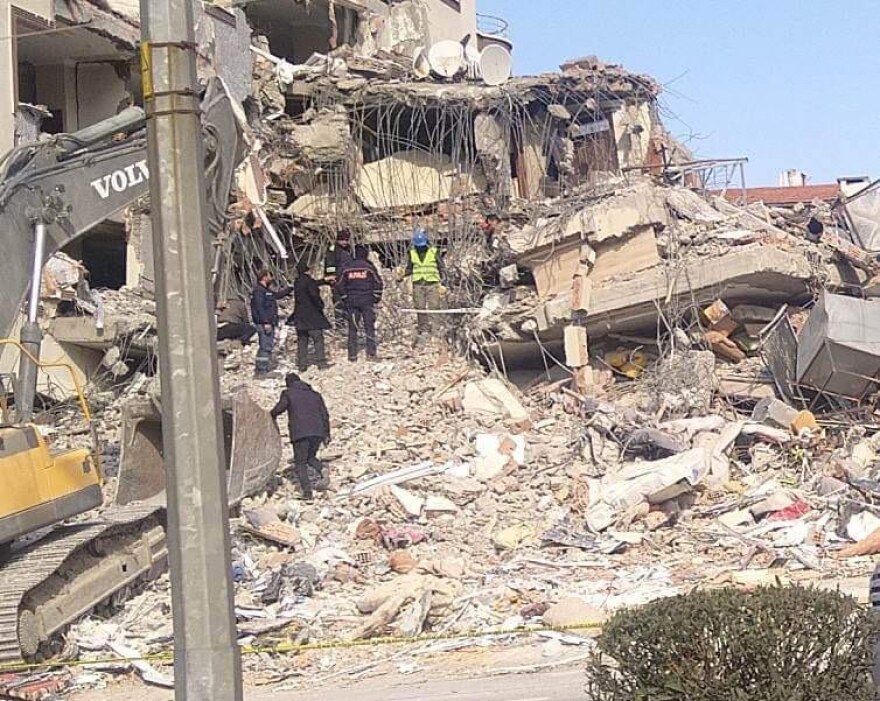 Σεισμός στην Τουρκία: Έλληνες εθελοντές στο σημείο της καταστροφής - Δείτε φωτογραφίες