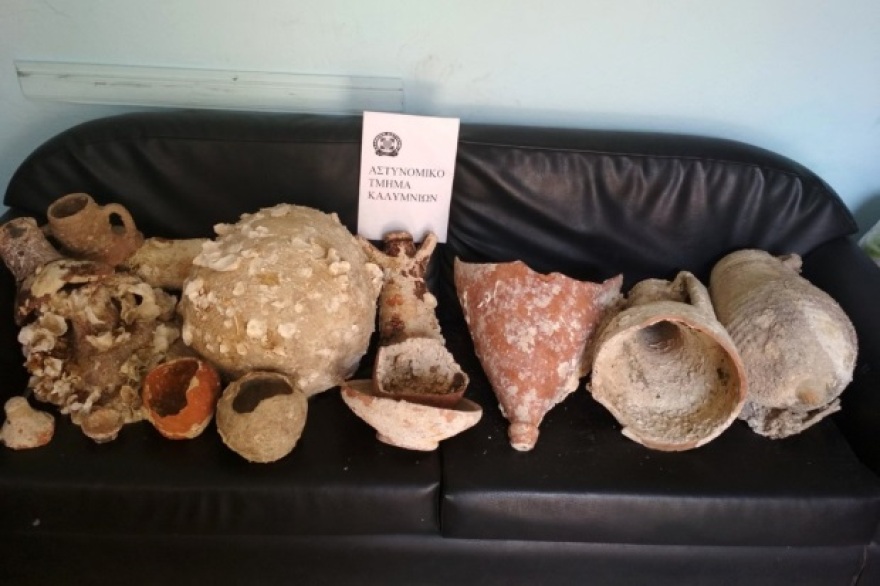 Διακόσμησε το σπίτι της στην Κάλυμνο με αρχαιότητες