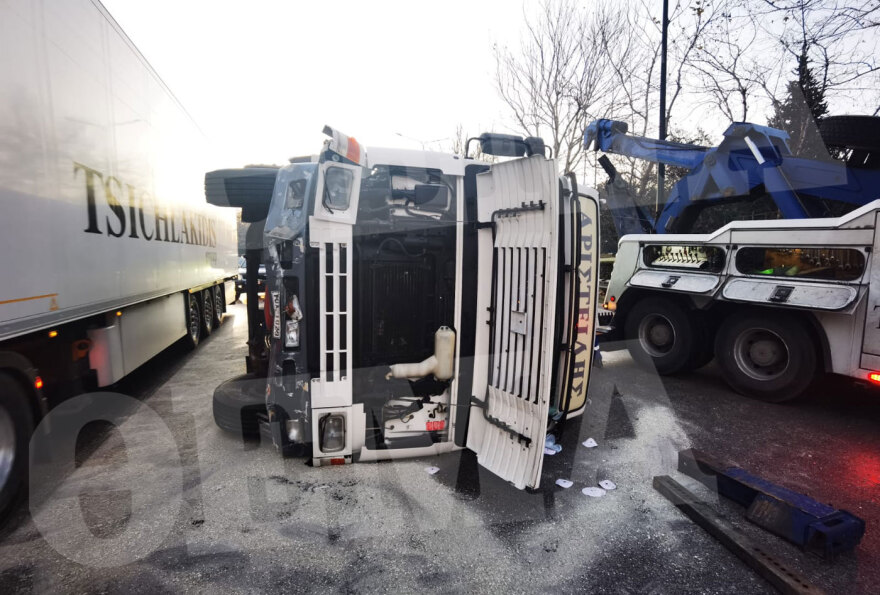 Λεωφόρος Αθηνών: Πώς έγινε η καραμπόλα με τα 6 ΙΧ και το φορτηγό που έφερε κυκλοφοριακό χάος