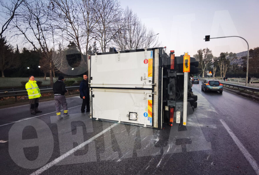 Λεωφόρος Αθηνών: Πώς έγινε η καραμπόλα με τα 6 ΙΧ και το φορτηγό που έφερε κυκλοφοριακό χάος