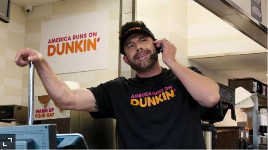 Μπεν Άφλεκ και Τζένιφερ Λόπεζ πρωταγωνιστούν σε διαφήμιση των Dunkin Donuts